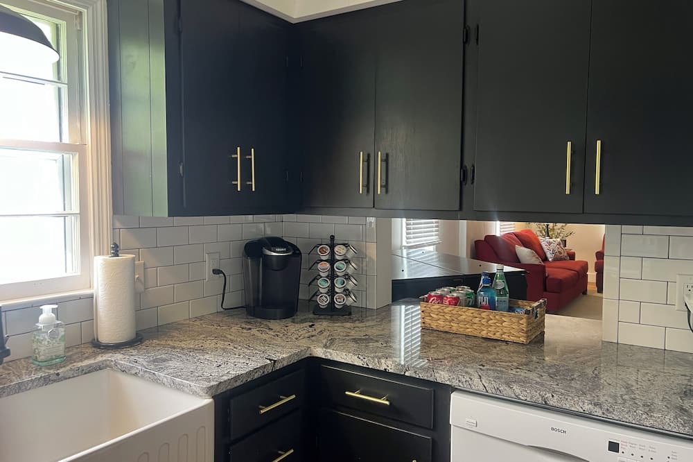 Mount Vernon House | Charming 2-bedroom house with AC and WiFi in downtown Ailey