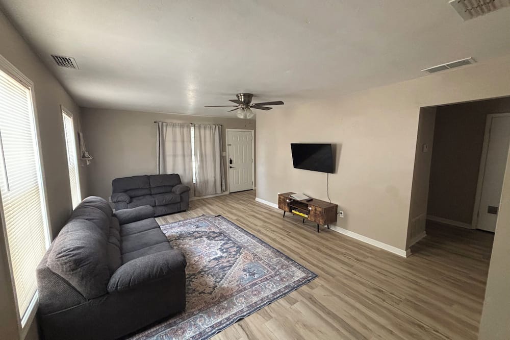 Sayles Blvd. Area House | 3-bedroom house in fantastic Abilene with AC, WiFi, and a fenced yard! Enjoy