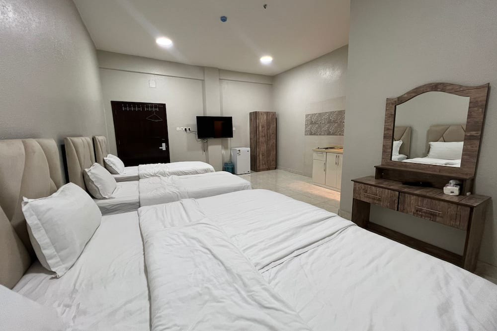 Al Harra Al-Sharqiah Apartment | 4-bedroom apartment in delightful Madinah with AC, WiFi. Enjoy your stay