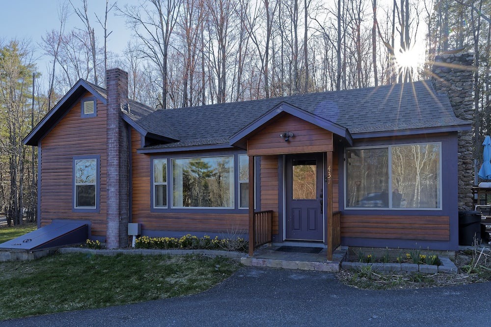 Guild House | NEW LISTING! Qutie Pie House (2-Bedroom Home) by RedAwning