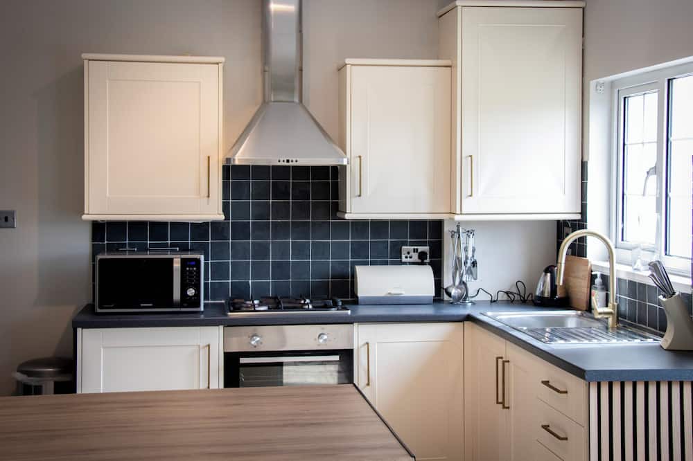 Troon Cottage | Cosy cottage, with on site amenities, minutes from Royal Troon Golf Club & beach