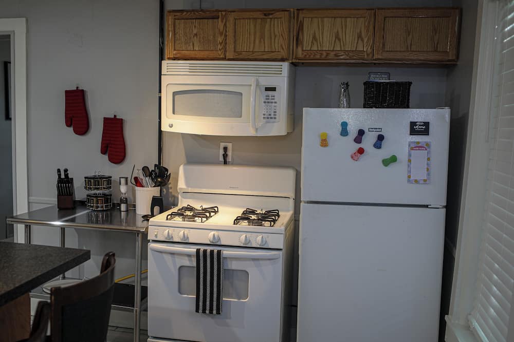 Springfield Apartment | Charming 1-bedroom apartment with WiFi, AC in lovely Springfield