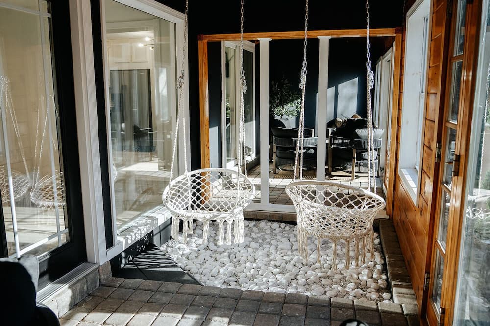 Thornton Villa | Villa W/private HotTub~ Pool Table~ Fire Pit~Pet Friendly~ 3Min to Owls Nest Rst