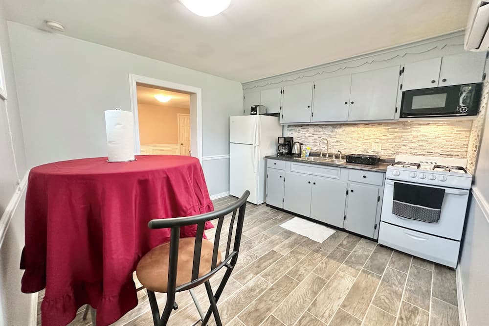 Mechanicsville Apartment | Cozy Apartment in charming Danville with AC, WiFi