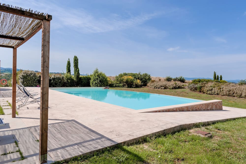 Toiano Apartment | Apartment 'Il Fienile II' with Shared Pool, Private Garden and Wi-Fi