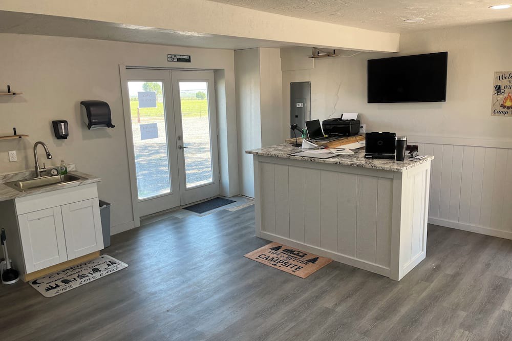 Panguitch RV Rental | Glamping bunkhouse, located minutes from Bryce Canyon national Park