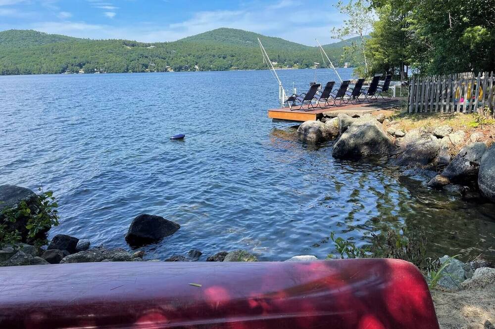 Laconia House | Bring your dog, boat and the whole family to enjoy the lake!!