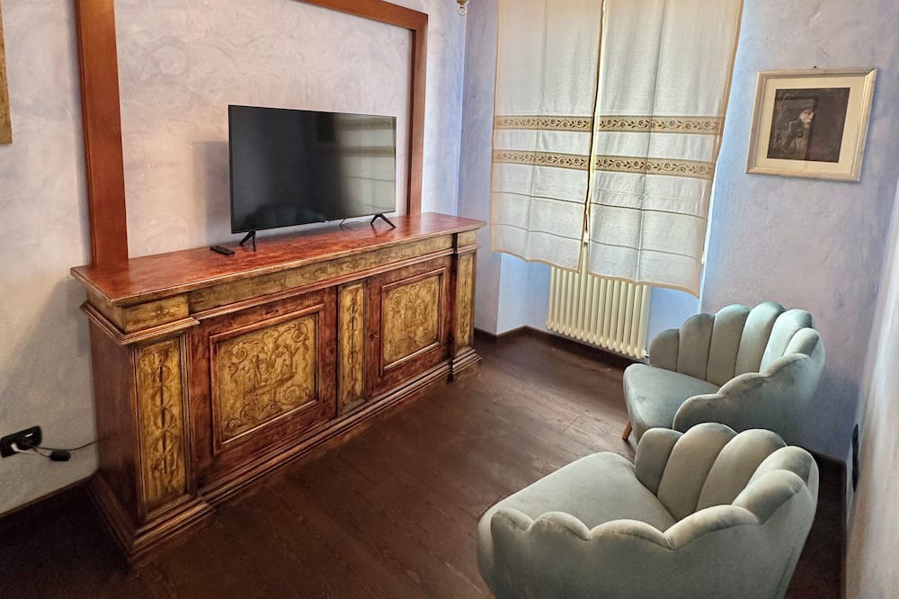 Cinecitta Apartment | Well Connected Charming Apartment, reserved free parking and two full bathrooms