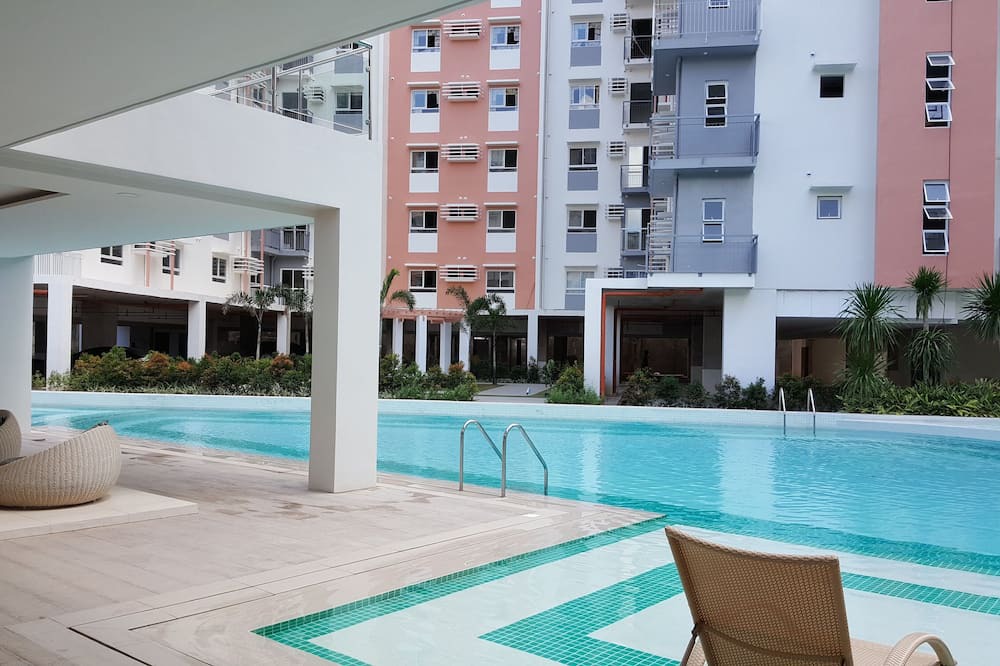 Lahug Condo | Cozy Studio condo in charming Cebu City with WiFi, AC, near IT Park
