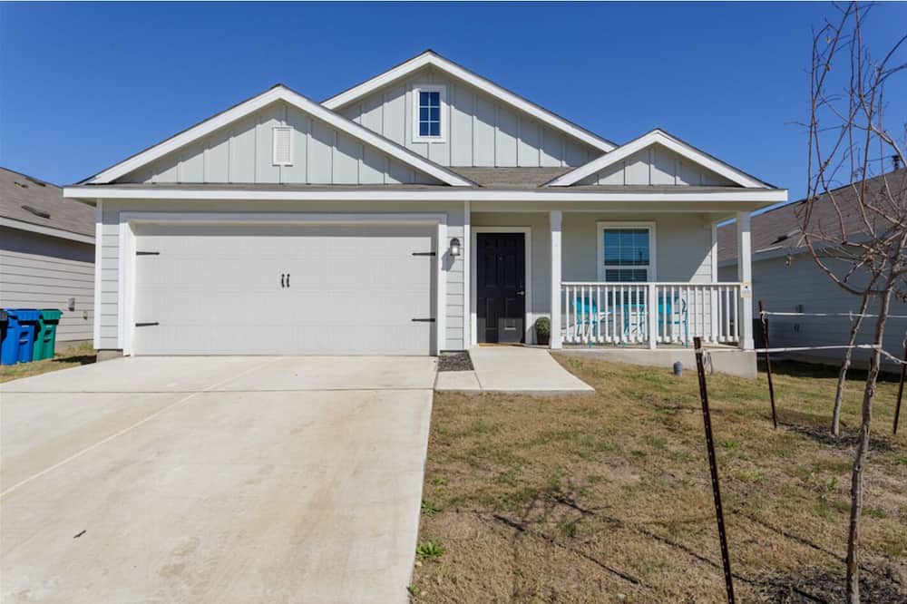 Southside House | 30+DayStay Mid-Term Rental-Mission del Lago 4BR, Ping Pong, Spacious, PETS OK
