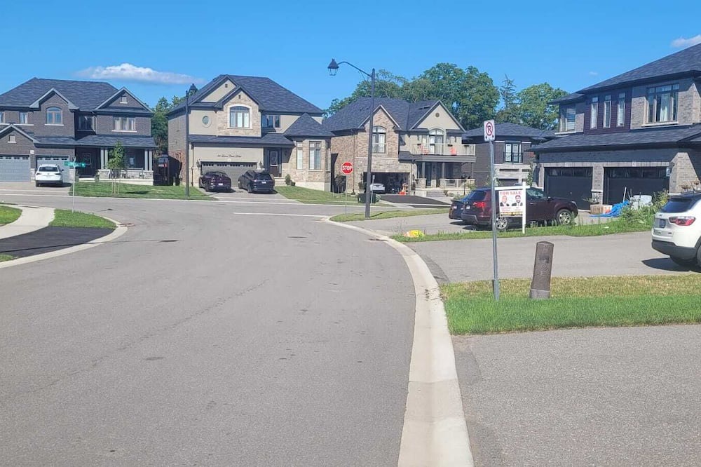 County of Brant Apartment | A cozy quiet place for all in the beautiful city of Paris, Ontario.