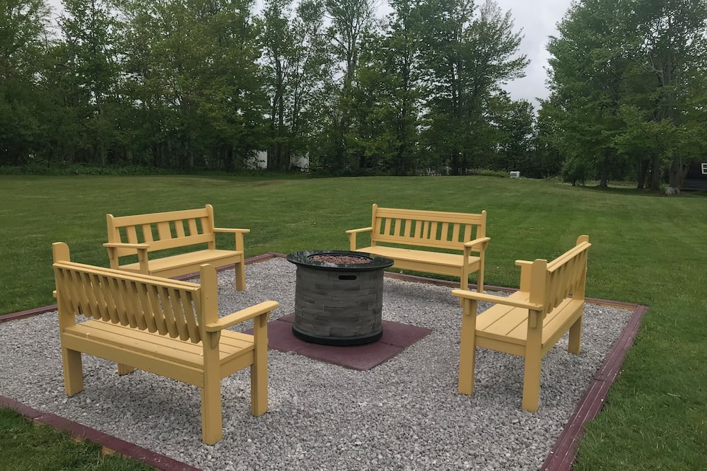 Charlottetown Apartment | Country setting in Charlottetown. Minutes from shops and restaurants