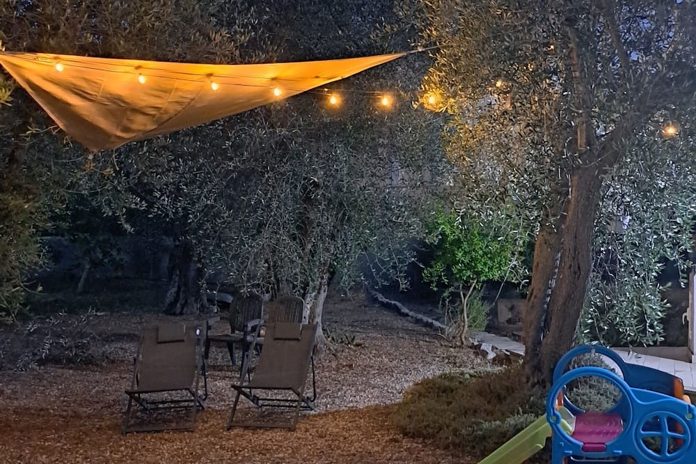 Municipio 5 Villa | Villa with large Garden and private parking 5 minutes from Bari Airport