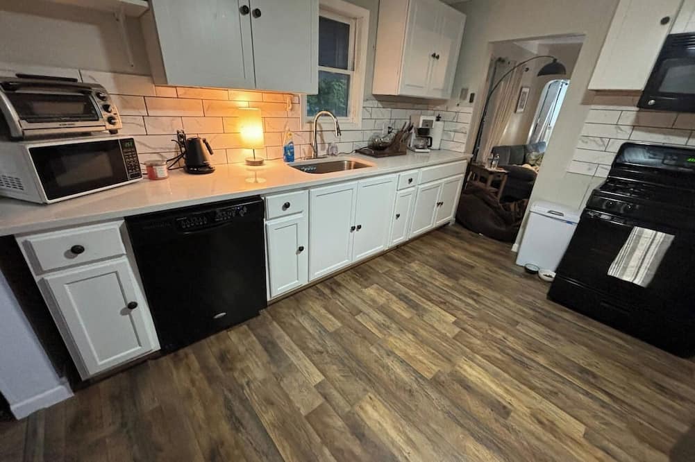 Woodmere House | Room in Beachwood: 1 Bedroom, King bed.
