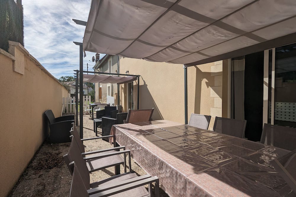 Neuvy-Saint-Sepulchre Cottage | Gite Neuvy-Saint-Sépulchre, 7 bedrooms, 14 persons