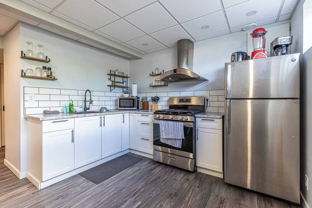 Prince George House | Stylish & Modern room w/WiFI