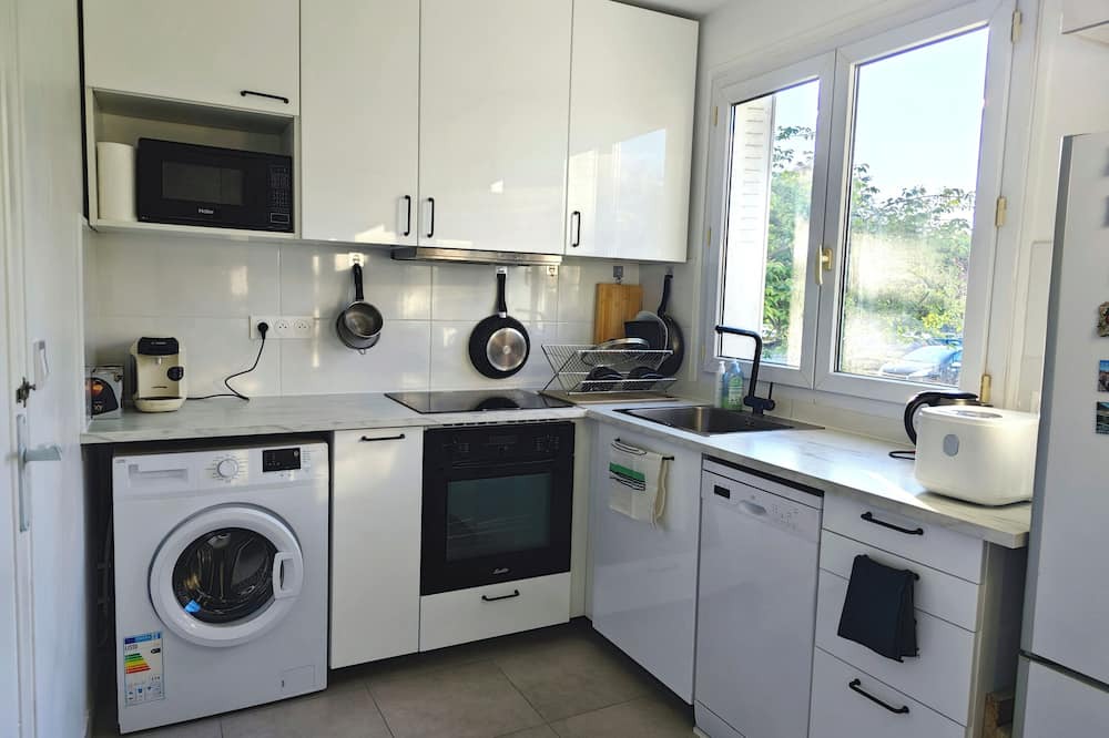 Carrieres-sous-Poissy Apartment | T2 apartment near the Seine, train station 4 minutes, town center 8 minutes