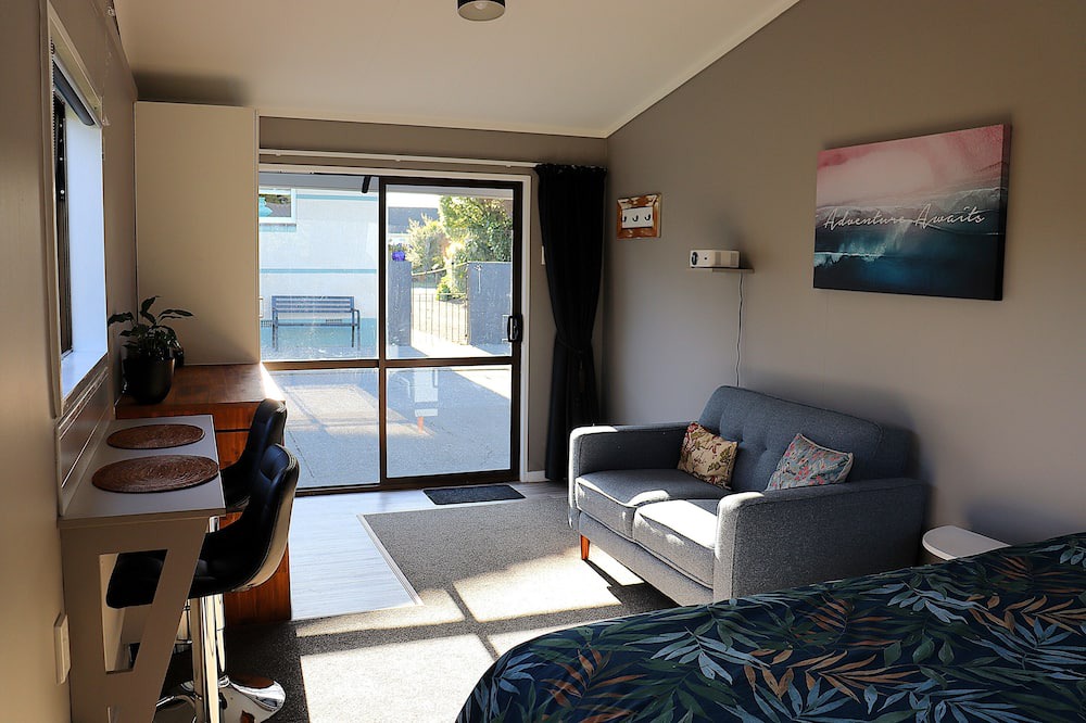 Waimate House | Private & comfortable guest space