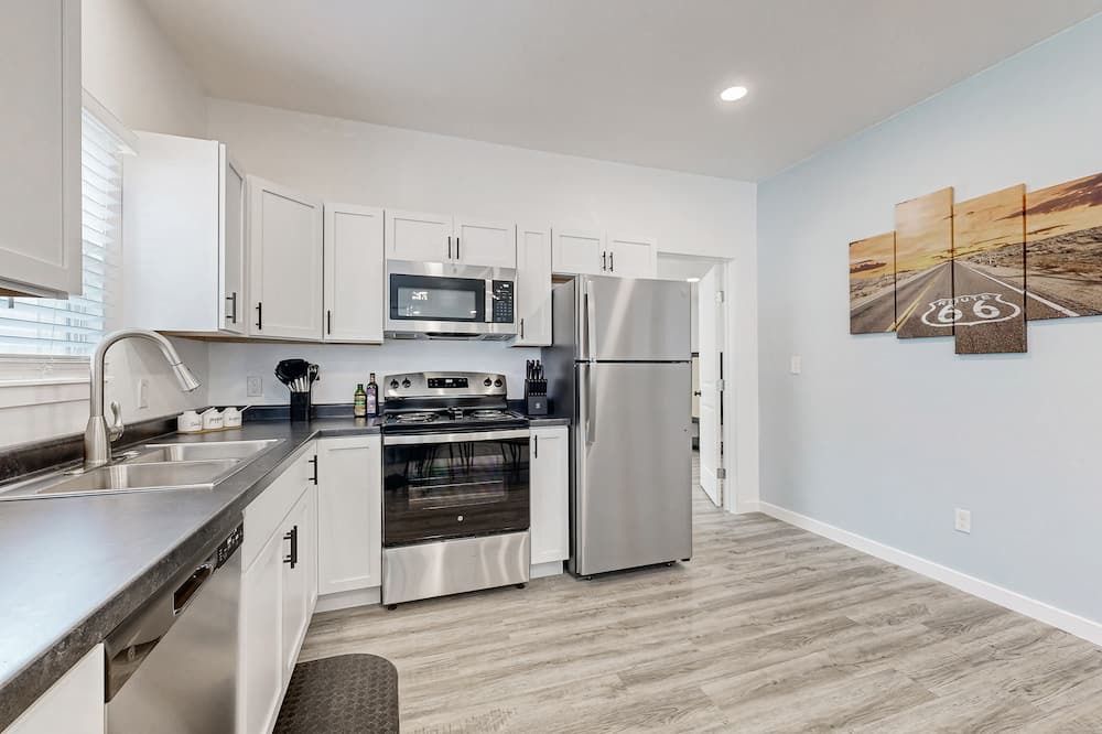 Miami House | Newly remodeled home near Route 66 w/WiFi, AC, Washer/Dryer