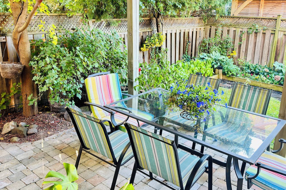 Vaughan Apartment | Cozy 1-BR, with Private Patio.