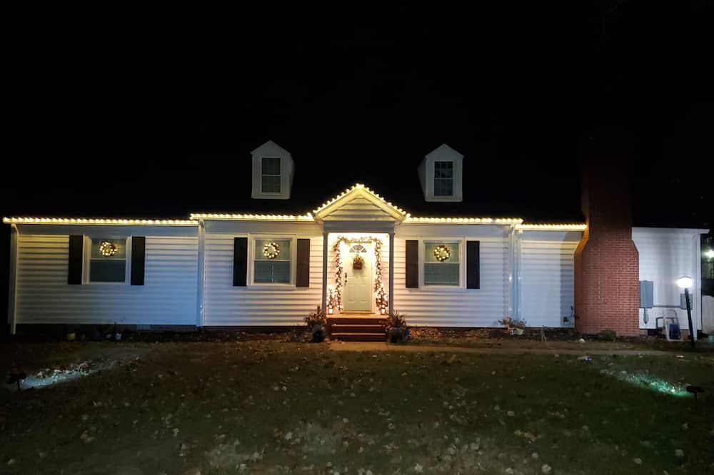 Stonehouse House | Charming 3BR house in HistoricToano