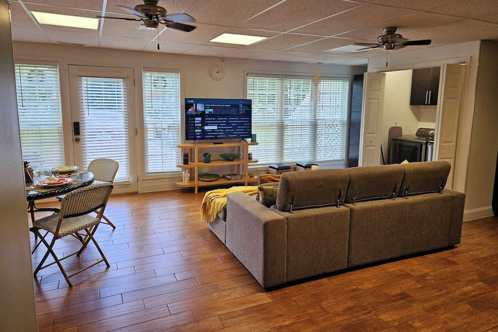 Suwanee House | 2 bedroom chic private loft in Suwanee