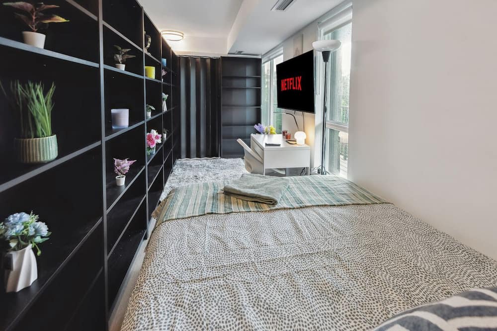 Industrial Park Apartment | Perfect Stay in Ottawa!