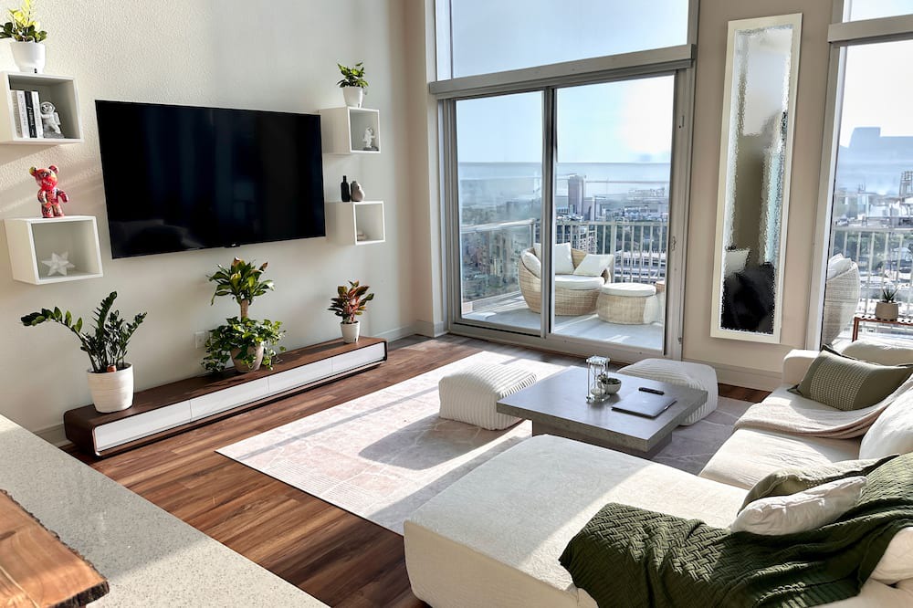 West End Condo | Penthouse on West 6th St