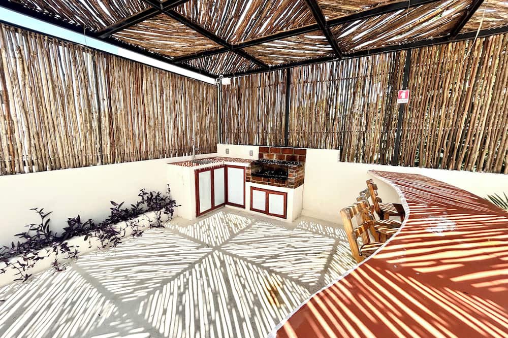 Tohoku Apartment | Tropical Escape - 10 minutes walk to the beach