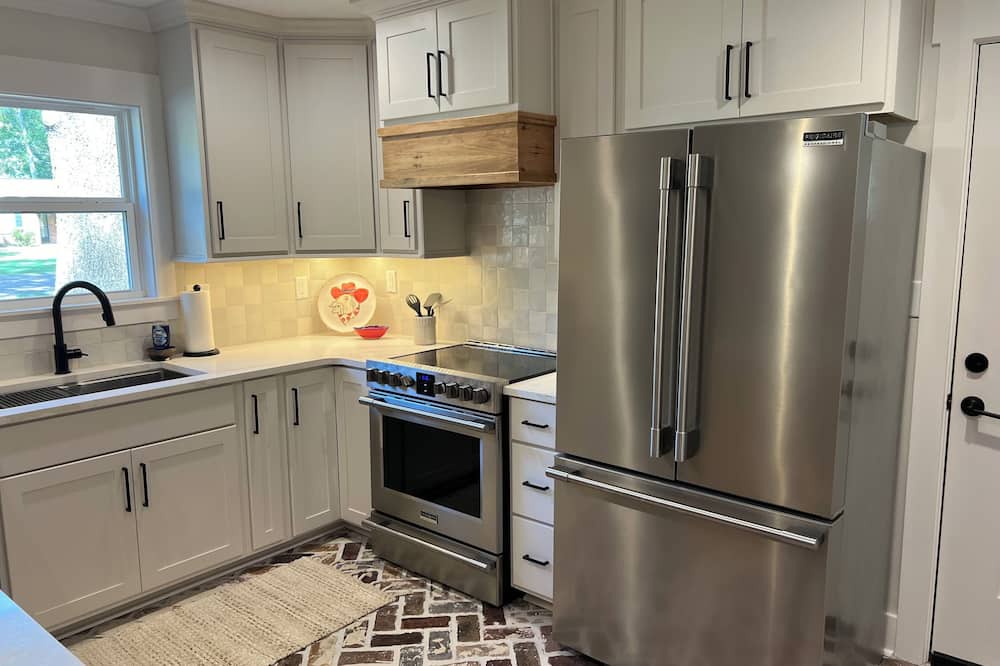 Batesville House | Charming 2-bedroom house with AC, WiFi in pleasant Batesville