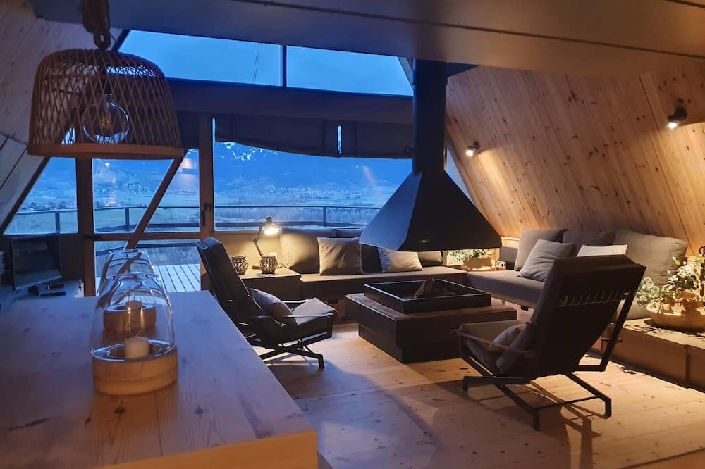 Bolvir House | Holiday Home 'Cabanya Amb Encant' with Mountain View, Terrace and Garden