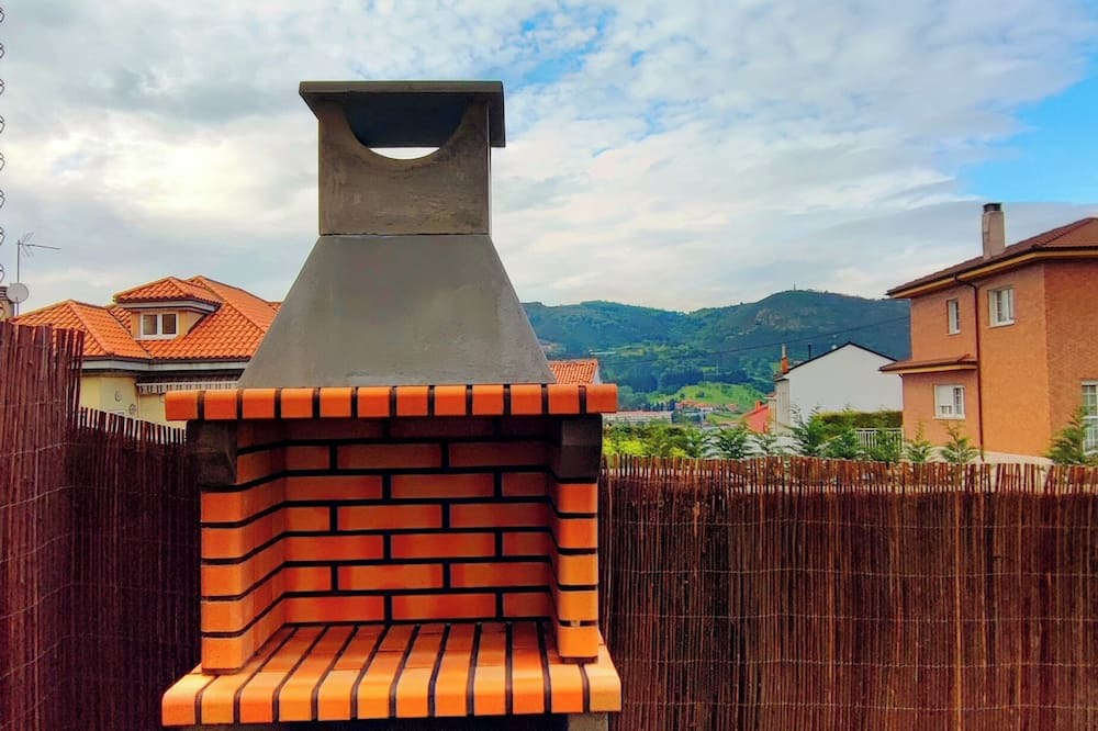 El Cristo y Buenavista Ski Chalet | Vivienda en Oviedo con Patio Exterior y Barbacoa