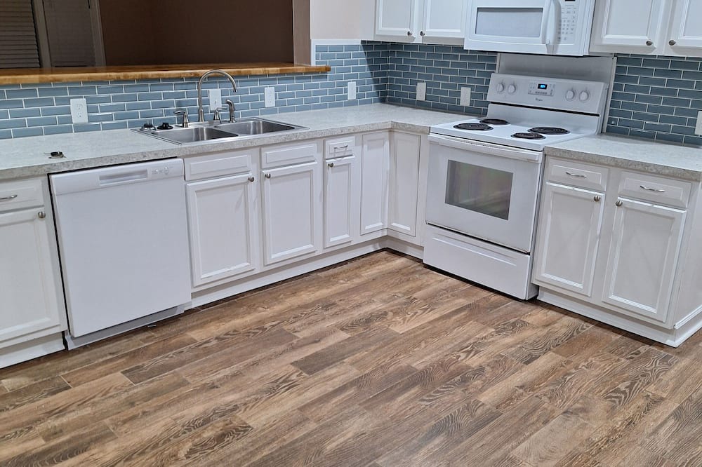 Dalzell House | 3/2 House with large private yard.