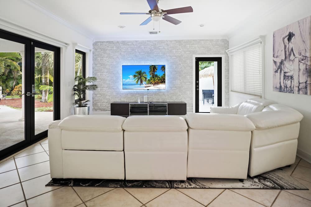 Ludlam House | 5BR Villa in South Miami w/ Pool, Bball Court + More