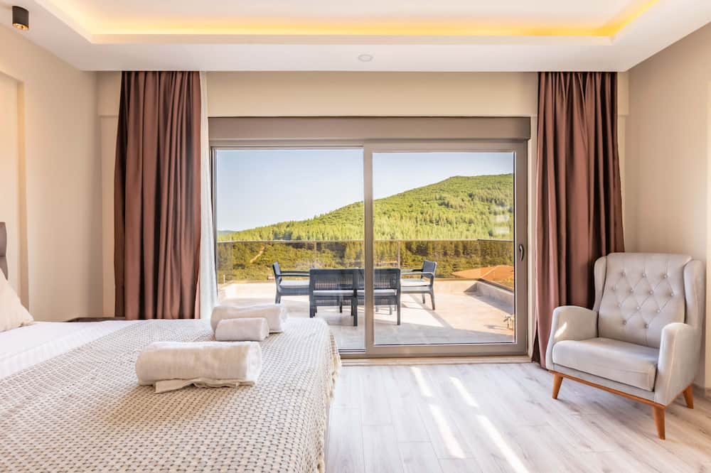 Kas Villa | Villa w Pool, BBQ, Garden 5 min to Phellos in Kas