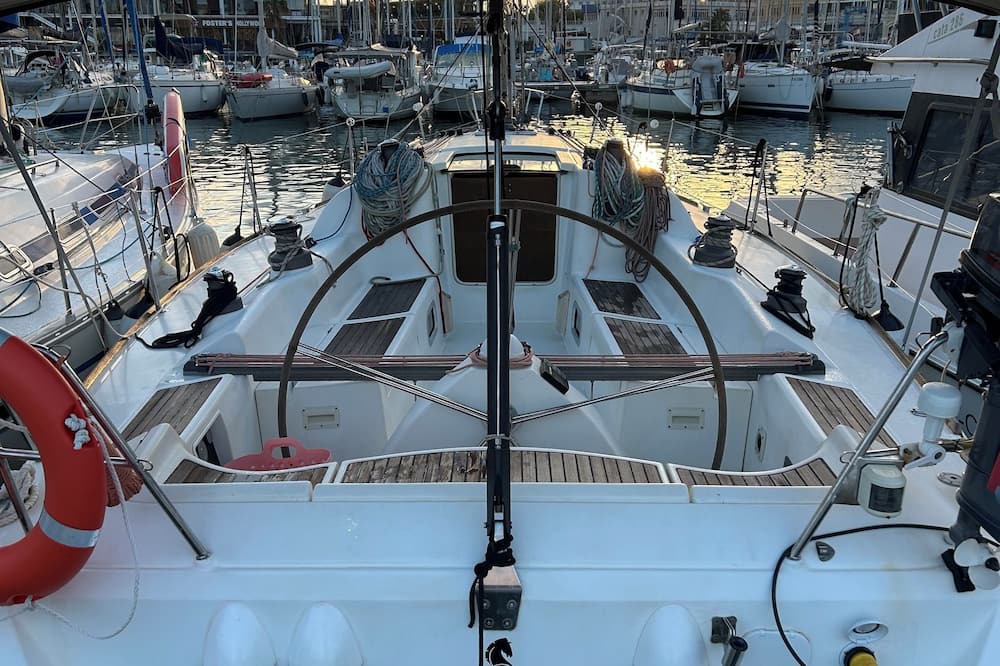 Alicante Boat Rental | sailboat in the port of Alicante 5 minutes from the city center