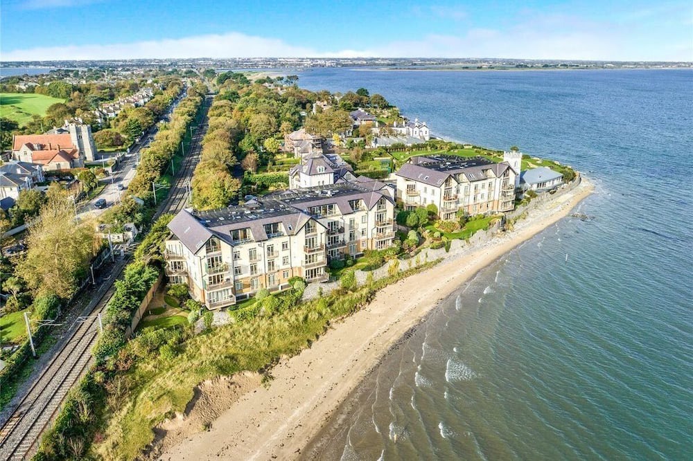 Sutton Cross Apartment | Spectacular Huge Howth Beachfront Apartment