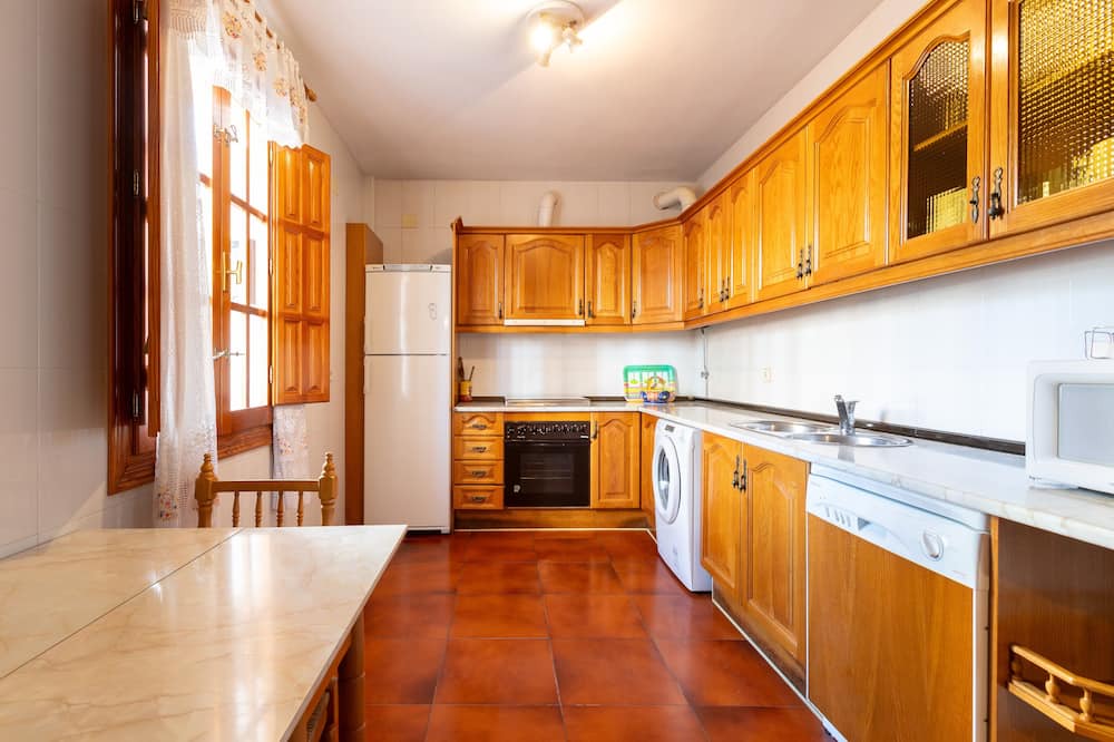 Periana Ski Chalet | Casa Lucia - Six Bedroom Chalet, Sleeps 13