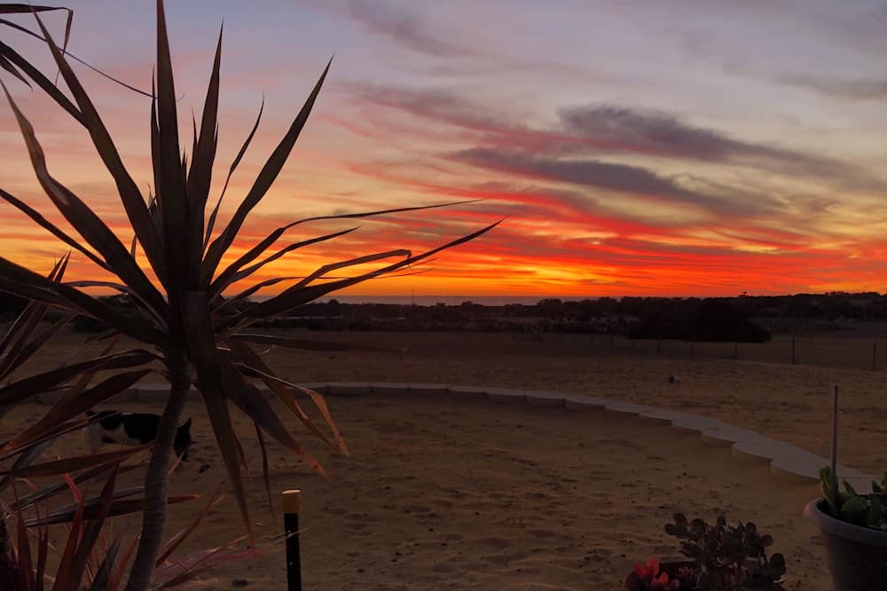 Waggrakine Apartment | Sunset Haven Private & Relaxing Retreat in Rural Location 10mins from the city.