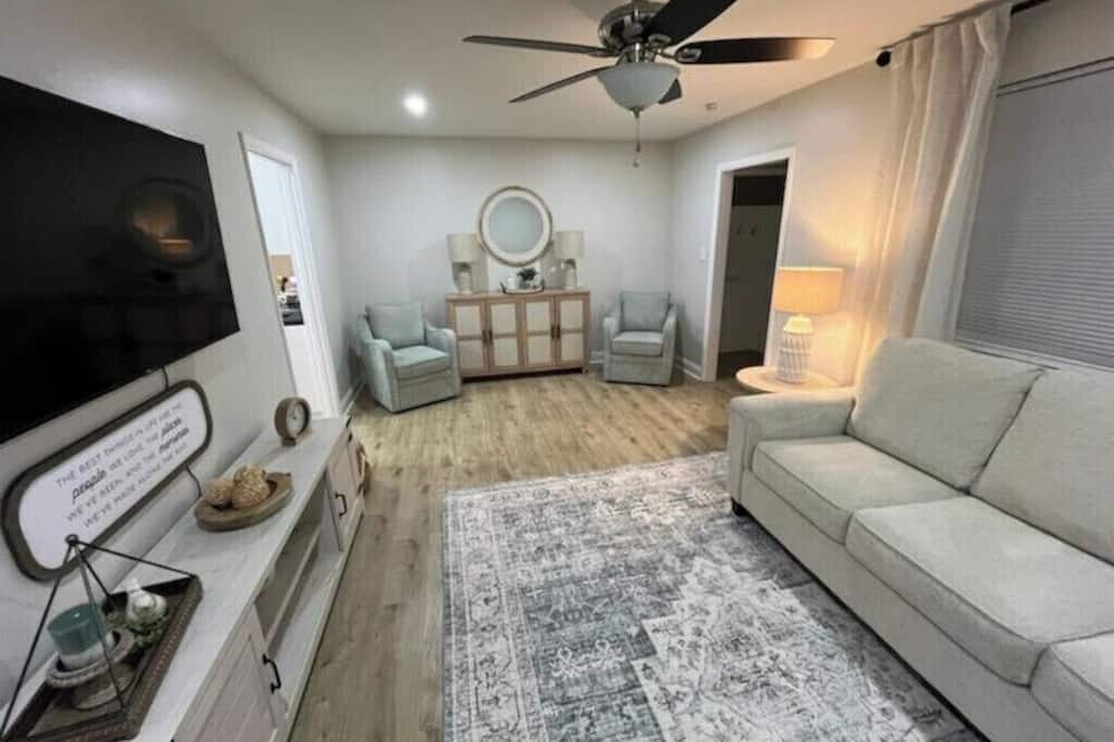 Springboro House | Charming Springboro house near historic downtown