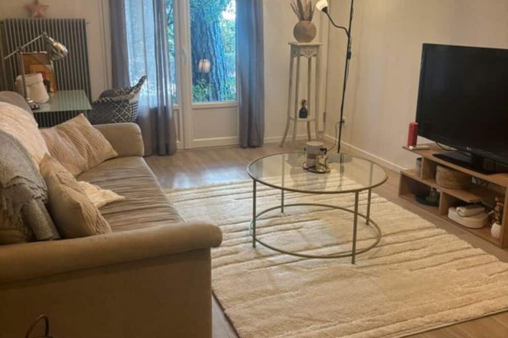 Aiguelongue Apartment | T2 with pool