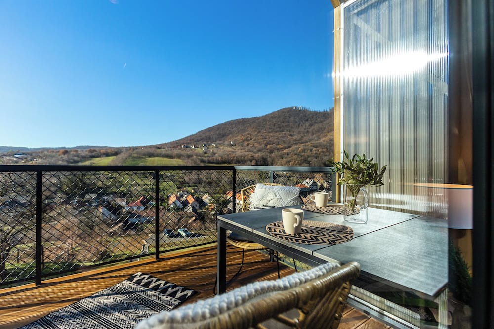 Hosszuheteny Villa | Reindeer Cabin With A Panoramic View