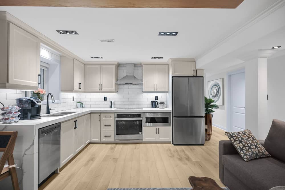 Whitby House | tnPinnacle of Luxury & Leisure -1 Bedroom with an Ensuite | Full Kitchen