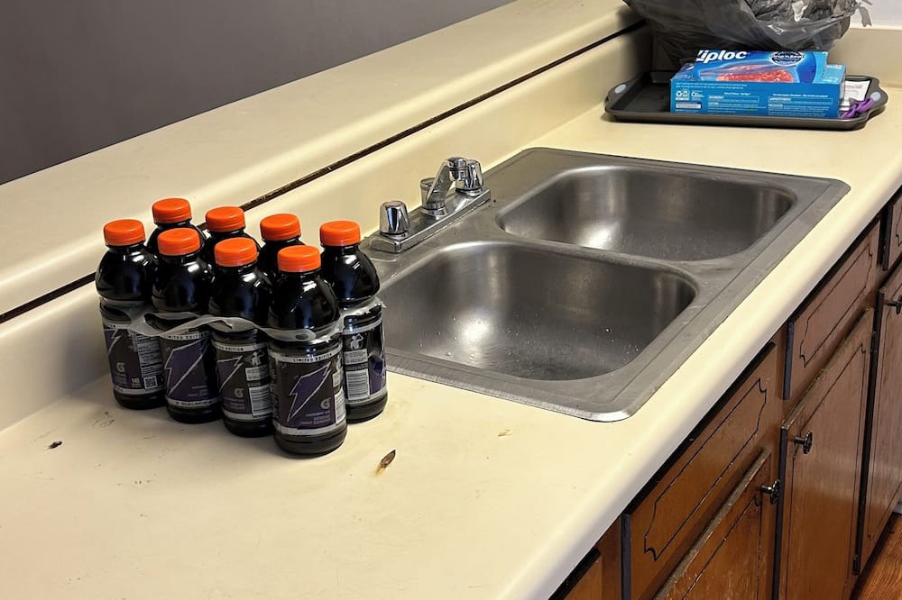 Monroe Apartment | Cozy studio with AC WiFi Towels, Shampoo etc also included.