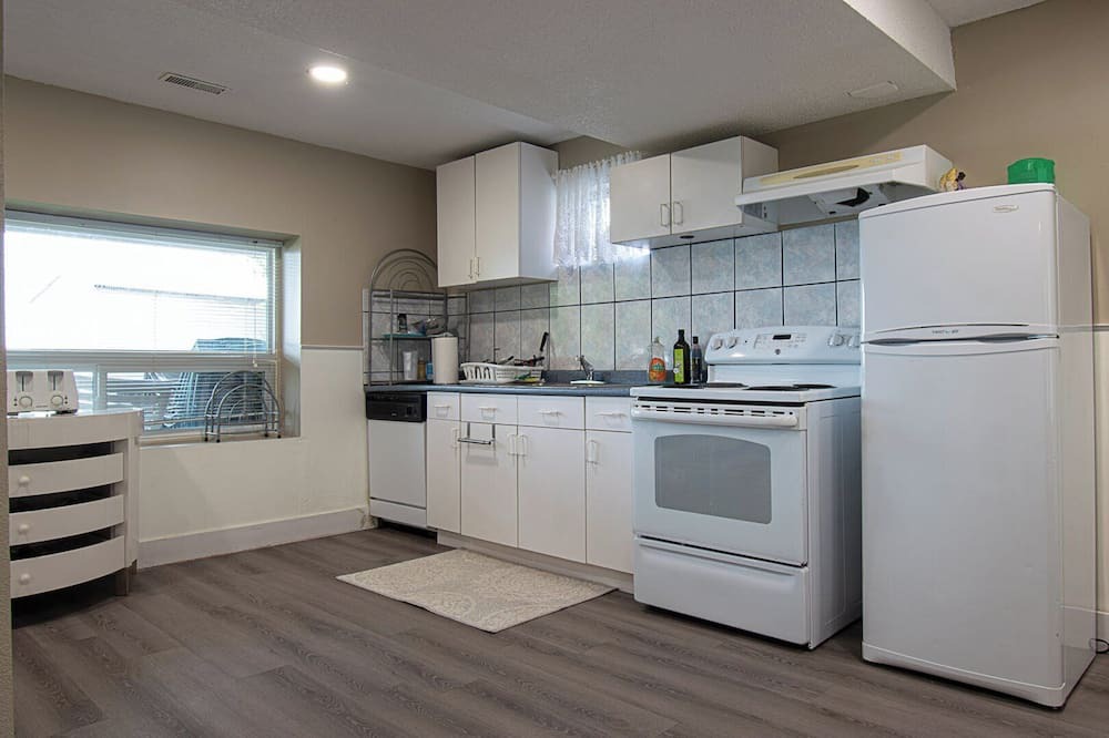 Victoria Harbour Cottage | Robin's Point - Three Bedroom Cottage, Sleeps 6