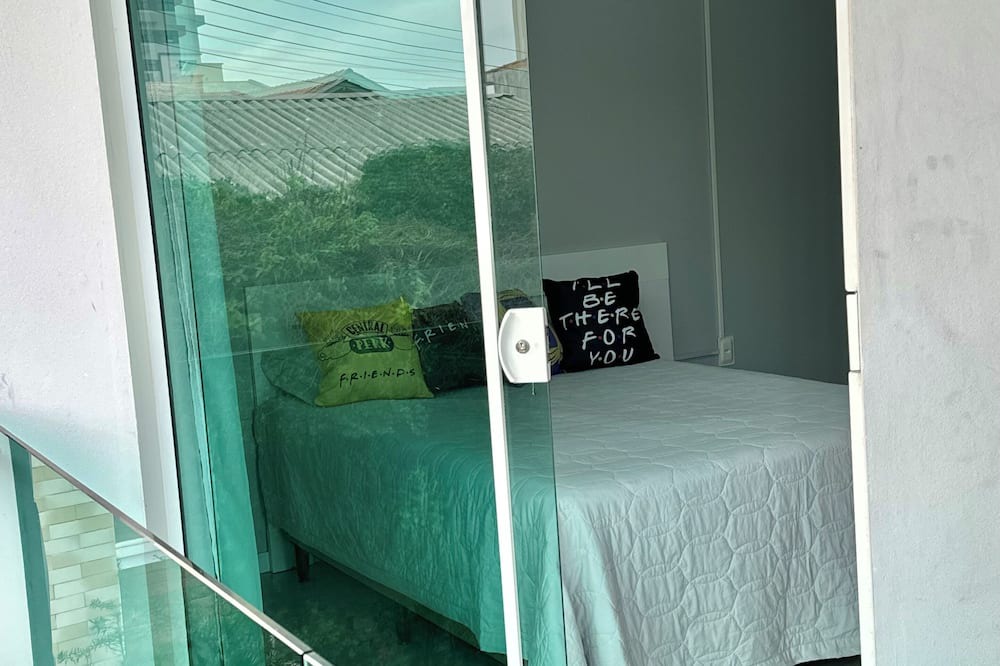 Capoeiras House | Quarto Confortável em Casa Grande