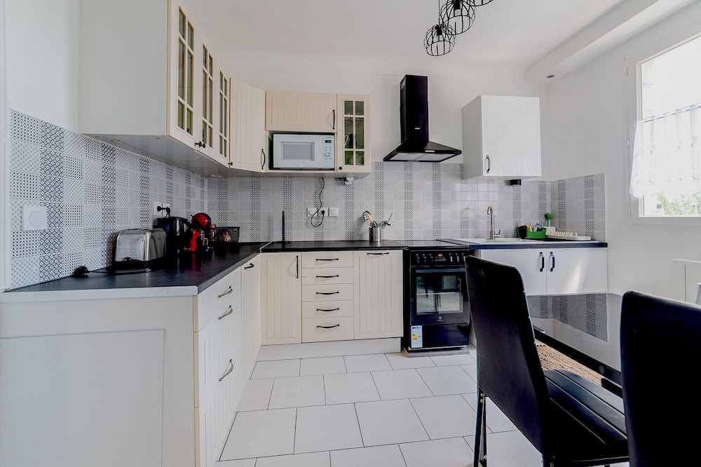 Creil Apartment | Cosy Modern Apartment