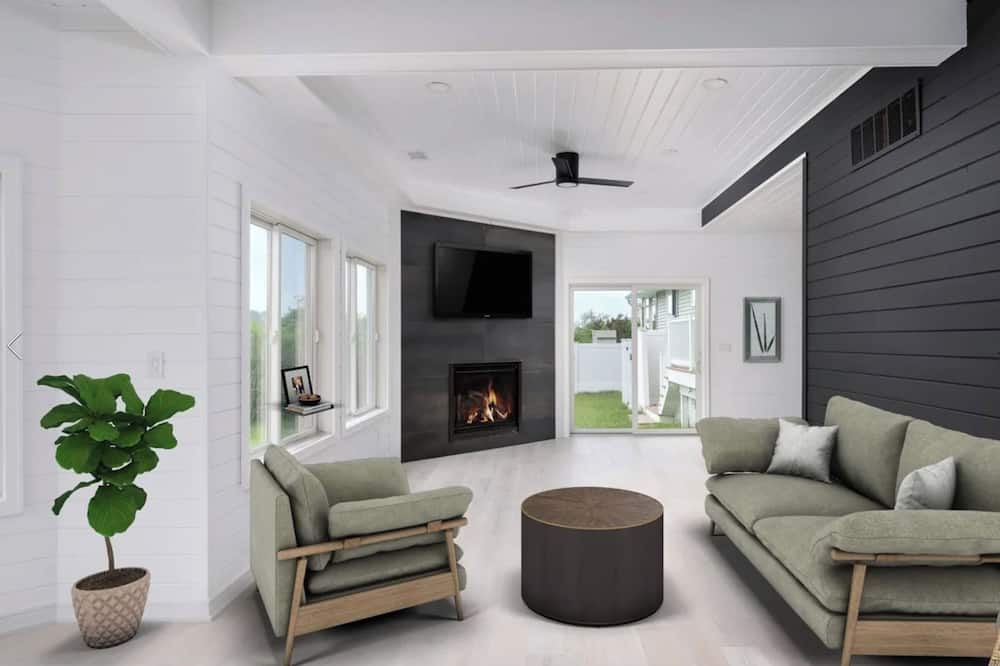 East Moriches House | Impeccably renovated 5 Bedroom on the water