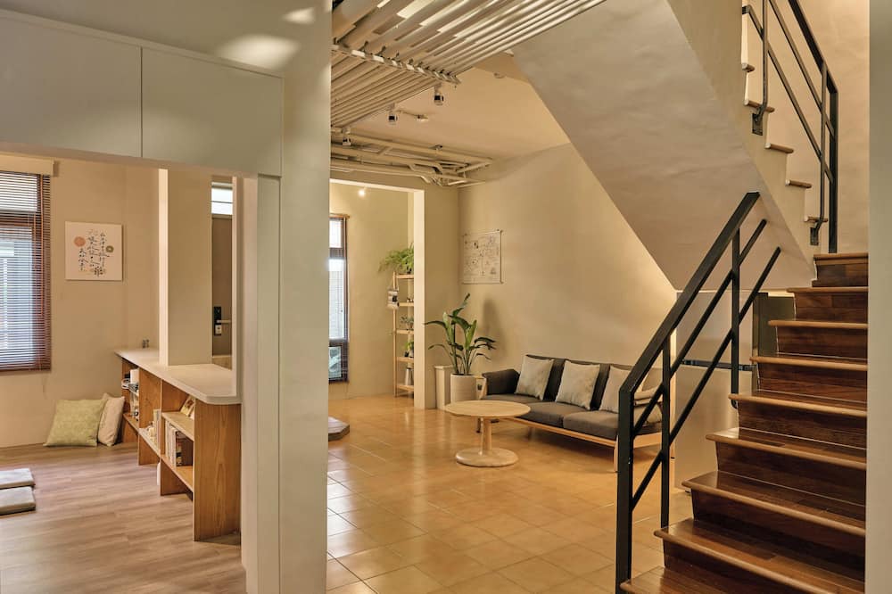 Luzhu District Bed & Breakfast | blue corner