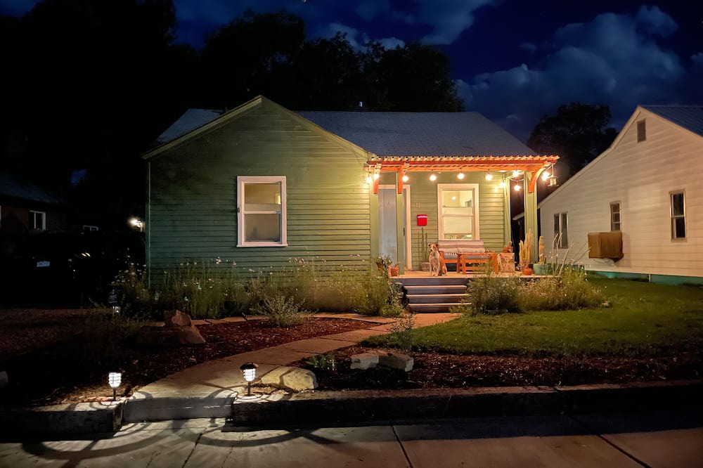 Cortez House | Charming Bungalow - W/D, Dog-Friendly, located in Cortez's Historic District
